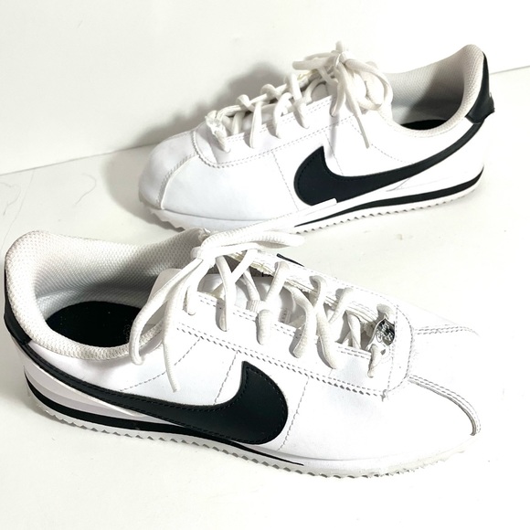 Nike Other - Black and White Nikes